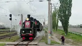 ЭР-797-41 с ретропоездом «Воинский Эшелон»