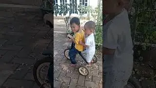 bermain sepeda roda 3 seru
