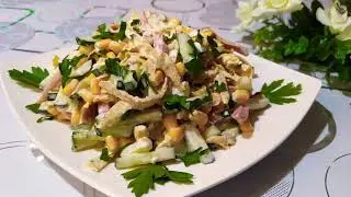 салат из огурцов и яйичными блинчиками, просто но очень вкусно 😋