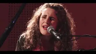 אילה אשרוב - להכות בפסנתר