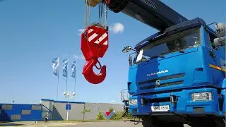 Автомобильный стреловой кран 