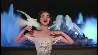 Funny Face (1957) photo shoot sequence.