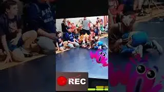 The kids mom jumped in to save her son during a wrestling match😳😍