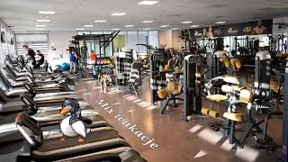 Sie wjeżdża margonem mix kolosów wakacyjnych do siłowni