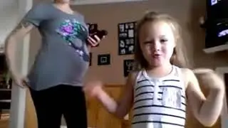 Mujer embarazada y su hija bailando VIRAl😂😂