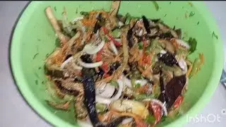 как приготовить/ очень вкусный салат из баклажанов.