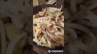 Ну очень вкусная картошка с грибами!!! Соседи почти сломали дверь!!!!