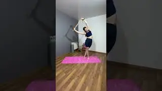 Классическая растяжка с ремнем для йоги.