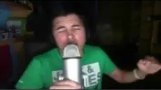 Willyrex se enfada pero usa autotune