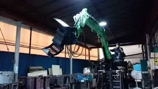 Boom System VT900N with Demolition Grapple