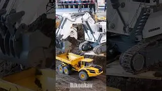 Giant Liebherr RC Excavator at work! Modell Truck Nord 2024 Wüsting 