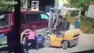 Cewek dilindas mobil gara - gara main Handphone