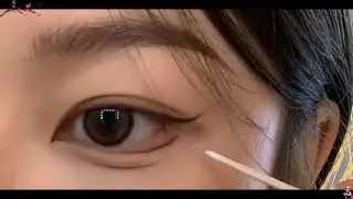 Let’s see who else can’t wear eyeliner and makeup