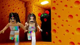 RUN AWAY FROM THE MOUSE ON ROBLOX 😱