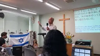 炎のリバイバル。礼拝。教会はあなたを変える何かがある