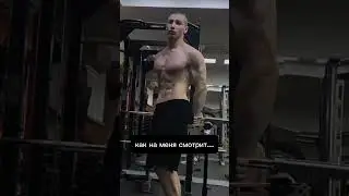 СМОТРИТ..
