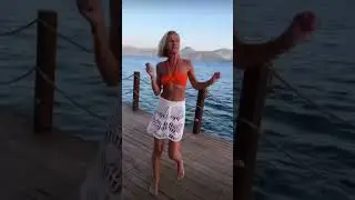 😁 Танцы Полины Гагариной на отдыхе.