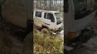 Ниссан атлас, когда скучно в лесу на обычных дорогах