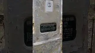 на старом кладбище