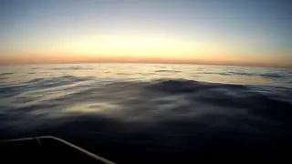 Закат на белом море, накатная волна.