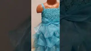 Ярко-голубое платье