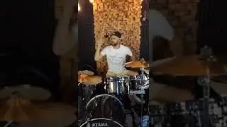so cold... 🥶 #andrewdovgalo #drummer #drumcover #breakingbenjamin