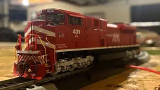Unboxing An Athearn Genesis Vermont Railway SD70M-2 #431 & Running Around Layout