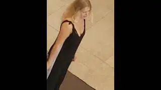 Классно поёт 18+