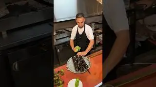 Fırat Üzerinde yüzen restorant Patlıcan kebabı 350 TL 📍mavi Sofra birecik ￼#birecik