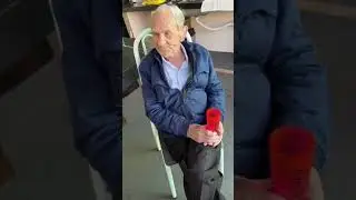 A geração dele não era de dar abraço