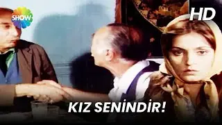 Babası Nezahat'i zorla evlendiriyor! | Liseli Kızlar Türk Filmi