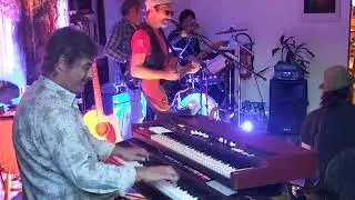 Uncl'Stf and friends  - Tell Me