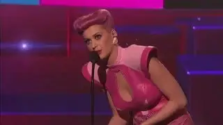 Katy Perry Wins Honor Award - AMA 2011