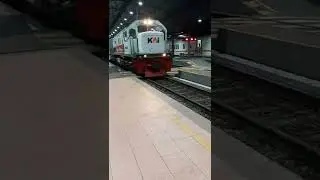 KA Airlangga (7050) masuk jalur 1 Stasiun Semarang Poncol. Link Full Trip Video ada di Deskripsi