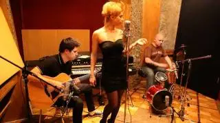 One O' Clock Trio-Beat It (Michael Jackson acoustic cover)