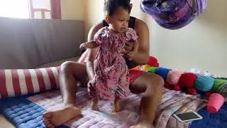 Latihan berdiri baby arsyi usia 8 bulan