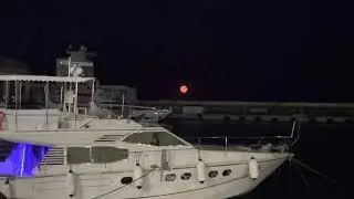 Ялта 12 августа 2022 года Красная Луна