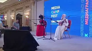 Кыргыз кыздары Алма-Атада сахнада. 