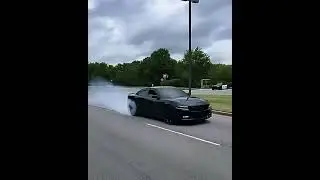 Cop drifts to catch black charger ! 