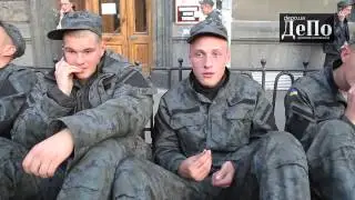 Митинг солдат-срочников под АП