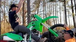 They loaded the dirt bike on top of the tool box 😳 ( selling the kx 450 )