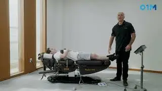 Terapia stawu krzyżowo biodrowego w leżeniu tyłem - stół terapeutyczny Raphael 707
