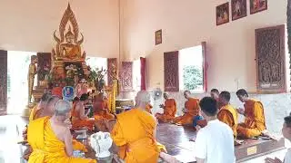 รับพรในโบสถ์ บวชพระใหม่
