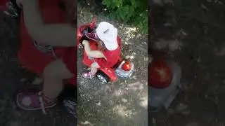 маленкая байкерша
