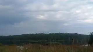 Крик ворон.иду по дороге к реке.