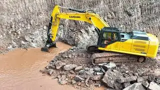 Liugong 942F digging out a drainage sump in a quarry. #liugong