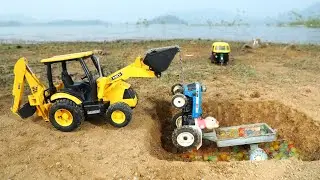 Mahindra Tractor And Auto Rickshaw Accident Big Pit Pulling Out Jcb | Mini pickup | Truck | CS Toy