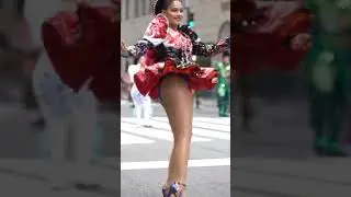 Linda caporalita moviendo pollerita 