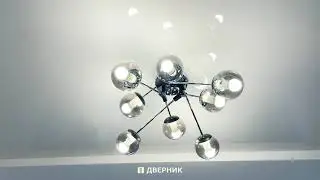 Прекрасная белоснежная входная дверь 