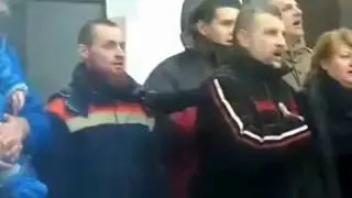 Песенный флешмоб!!! Кривой Рог. Гимн СССР на жд вокзале ))))